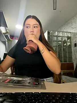 sophikinley online show from November 24, 9:31 am