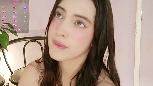 Snapshot of Rebbecawhite_meow chatting on May 4, 7:54 pm Rebbecawhite meow online show from May 4, 7:54 pm