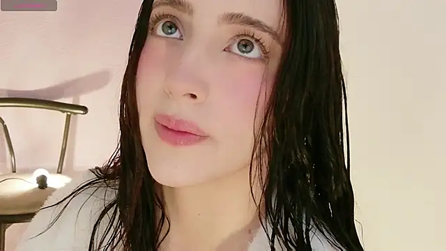 Snapshot of Rebbecawhite_meow chatting on May 7, 9:09 pm Rebbecawhite meow online show from May 7, 9:09 pm