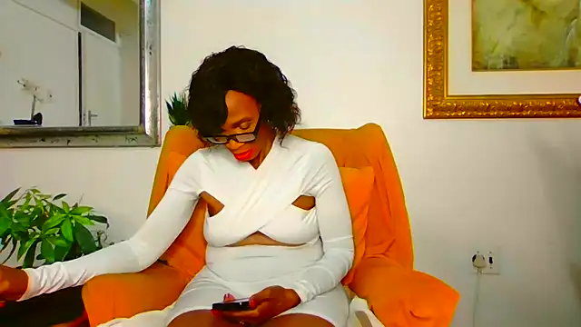 Snapshot of ModelZoee chatting on April 24, 5:37 pm ModelZoee online show from April 24, 5:37 pm