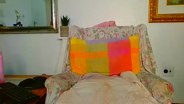 Snapshot of ModelZoee chatting on May 10, 7:52 pm ModelZoee online show from May 10, 7:52 pm
