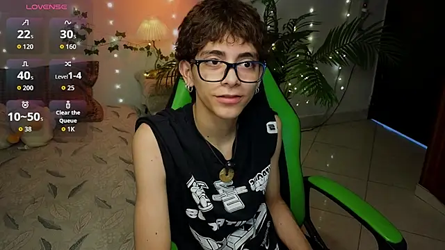 Snapshot of Matty_Sparkk chatting on April 22, 1:12 pm Matty Sparkk online show from April 22, 1:12 pm