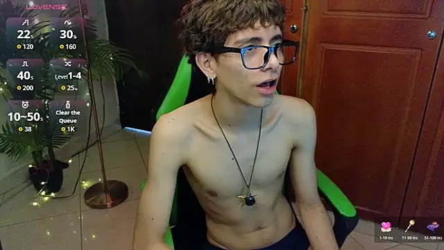 Snapshot of Matty_Sparkk chatting on April 30, 1:06 pm Matty Sparkk online show from April 30, 1:06 pm