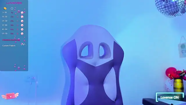 Snapshot of julieta_caceres1 chatting on March 22, 11:21 am julieta caceres1 online show from March 22, 11:21 am