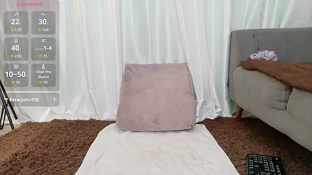 Snapshot of YuliethPetite chatting on May 20, 1:17 pm YuliethPetite online show from May 20, 1:17 pm