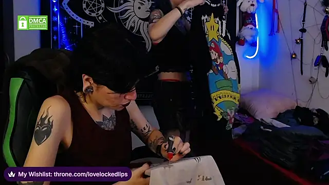 lovelockedlips online show from December 18, 9:32 pm