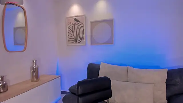 CandaseRussell online show from April 17, 3:42 am