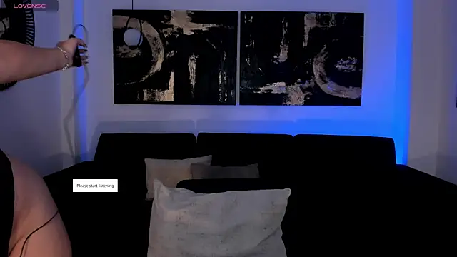 Snapshot of CandaseRussell chatting on May 8, 3:23 am CandaseRussell online show from May 8, 3:23 am