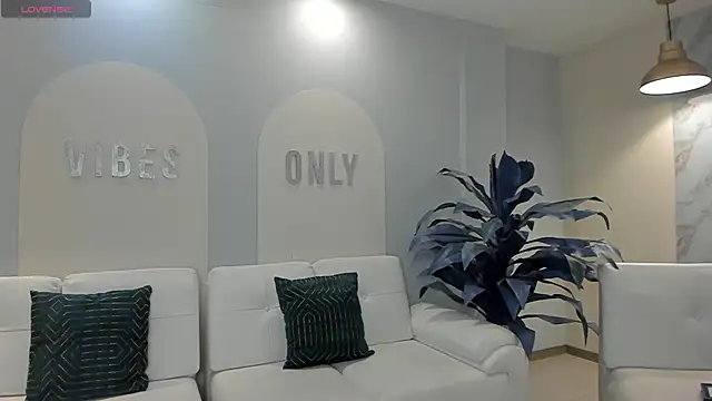 MaiaCollins online show from April 10, 7:18 pm