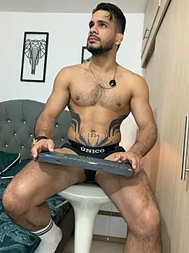Maximiliano ford online show from May 2, 10:42 am