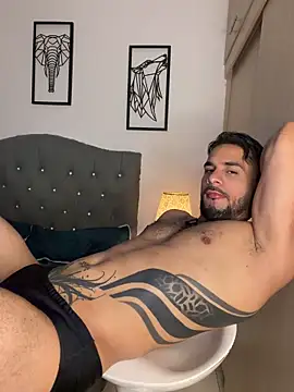 Snapshot of Maximiliano_ford chatting on May 5, 11:46 pm Maximiliano ford online show from May 5, 11:46 pm