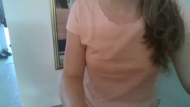 Snapshot of naturliebe chatting on March 18, 1:53 pm naturliebe online show from March 18, 1:53 pm