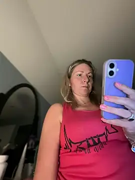 LittleMsMILF online show from March 25, 11:55 pm