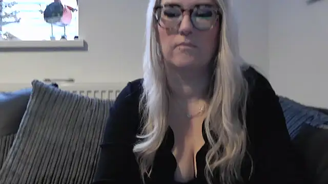 Sizzling Indie36 online show from November 27, 10:50 am