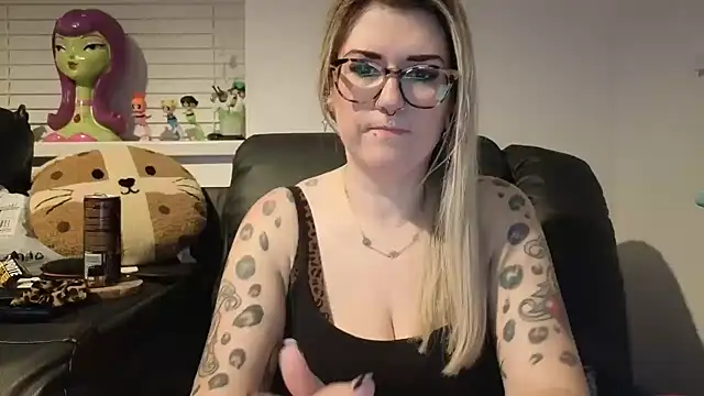 Snapshot of Sizzling_Indie36 chatting on March 21, 10:57 pm Sizzling Indie36 online show from March 21, 10:57 pm
