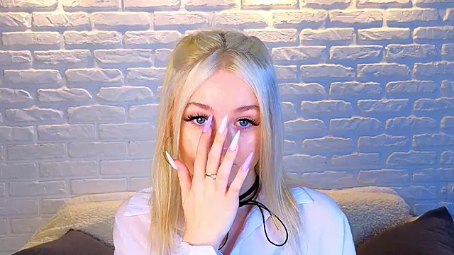 Snapshot of minigirl chatting on March 21, 4:06 am minigirl online show from March 21, 4:06 am