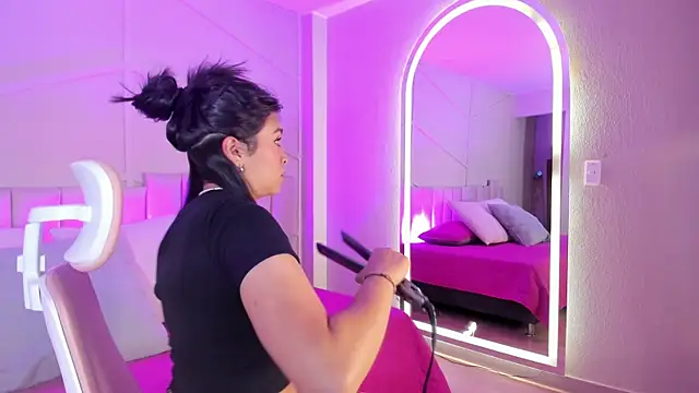 Snapshot of Eimmy_bm chatting on October 12, 11:09 am Eimmy bm online show from October 12, 11:09 am