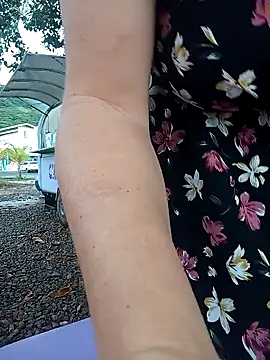 emiliemilf online show from March 6, 5:20 pm