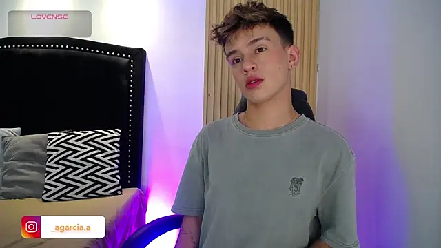 LiamWildx20 online show from April 16, 4:35 am