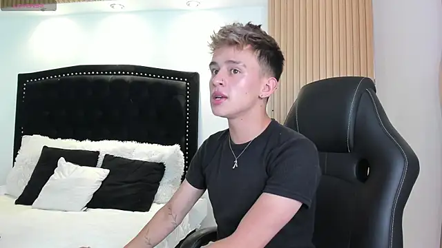 LiamWildx20 online show from July 17, 4:30 am