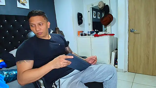 ethan dalton  online show from March 26, 3:23 am