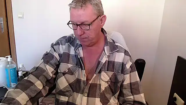 JamesBauer online show from October 19, 8:37 am