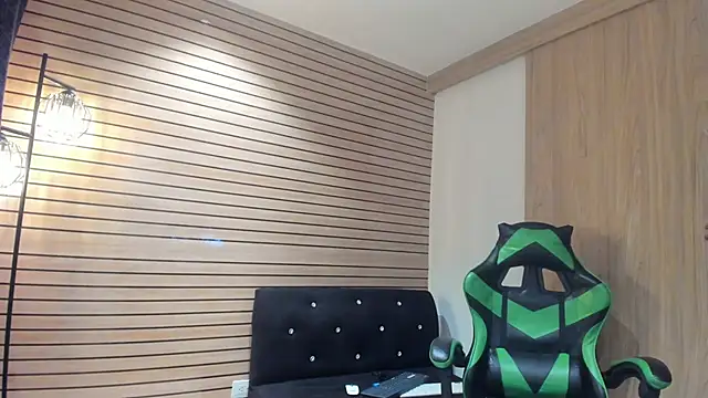 317894 online show from March 18, 7:33 am