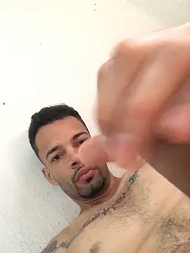 Snapshot of HenriquePhn chatting on May 29, 11:41 am HenriquePhn online show from May 29, 11:41 am