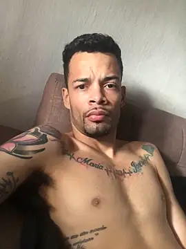 Snapshot of HenriquePhn chatting on June 9, 1:01 pm HenriquePhn online show from June 9, 1:01 pm