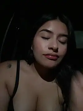 andrea gomes  online show from April 19, 8:02 am