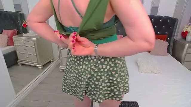 SuzzySun online show from January 14, 1:50 pm