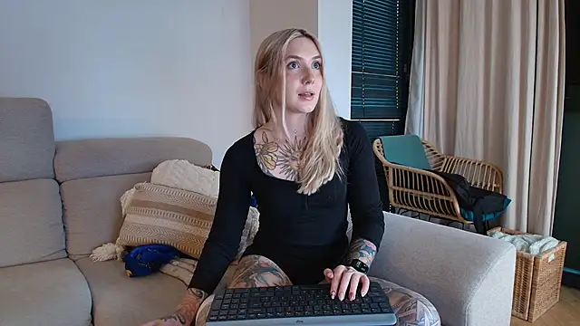 tattoobbgirl online show from March 6, 5:42 pm