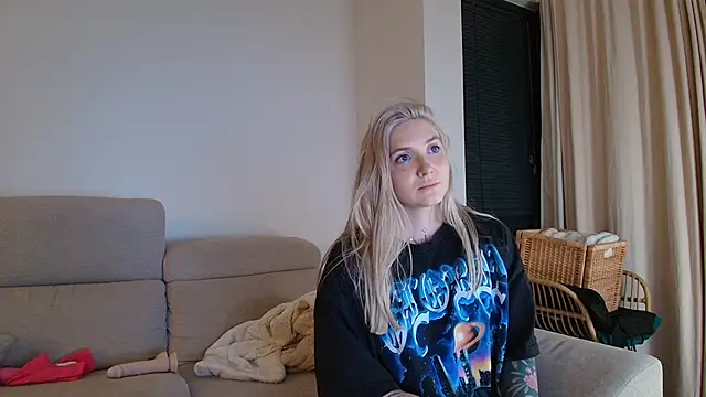 tattoobbgirl online show from March 28, 7:24 pm