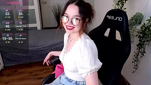 Snapshot of maddymystie chatting on March 17, 7:04 pm maddymystie online show from March 17, 7:04 pm