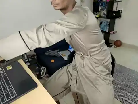 Snapshot of DarkFantAssy69 chatting on November 12, 2:45 am DarkFantAssy69 online show from November 12, 2:45 am