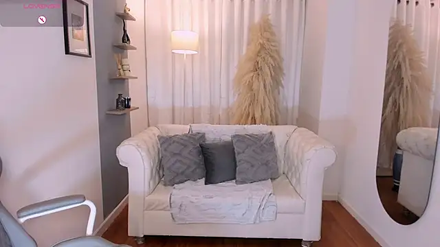 hanna mils online show from February 20, 6:26 am