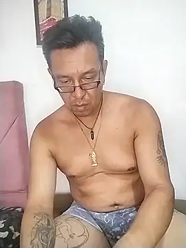 Snapshot of Maduro79 chatting on December 14, 8:02 pm Maduro79 online show from December 14, 8:02 pm