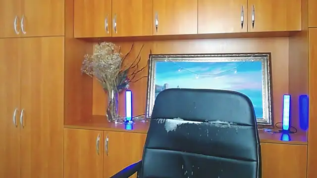 VanessaRey  online show from February 22, 5:30 am