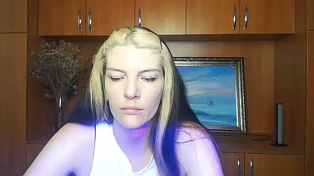 Snapshot of VanessaRey_ chatting on June 23, 7:17 am VanessaRey online show from June 23, 7:17 am