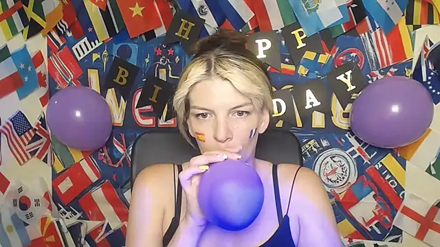 Snapshot of VanessaRey_ chatting on July 14, 7:46 am VanessaRey online show from July 14, 7:46 am