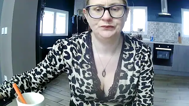 Snapshot of lady_gloria69 chatting on February 13, 8:43 am lady gloria69 online show from February 13, 8:43 am