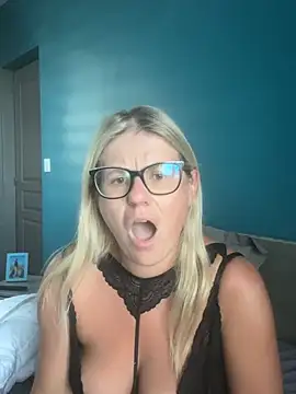 Snapshot of lady_gloria69 chatting on July 2, 4:29 am lady gloria69 online show from July 2, 4:29 am
