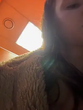 MilaBee online show from April 2, 11:52 am