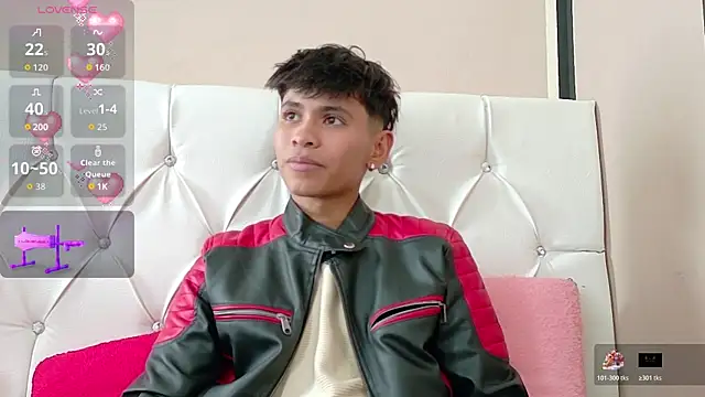 Snapshot of Ethan_Westt chatting on October 28, 8:44 pm Ethan Westt online show from October 28, 8:44 pm