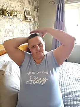 MissQueenBeex online show from February 24, 2:04 pm