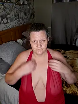 MissQueenBeex online show from March 13, 7:09 pm