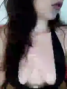 Snapshot of Cris_Redd chatting on April 28, 11:10 pm Cris Redd online show from April 28, 11:10 pm