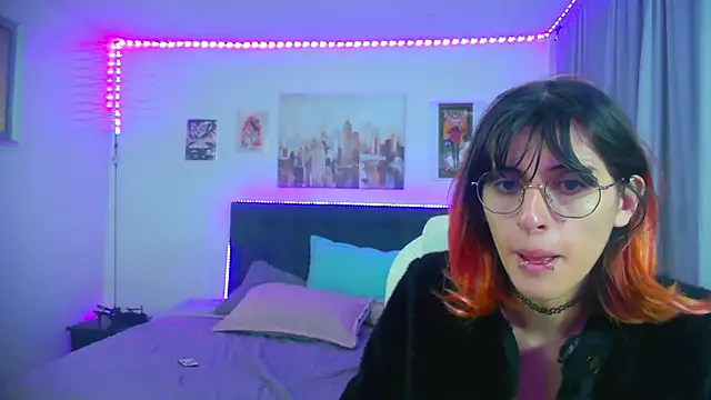 Snapshot of goth_minerva chatting on May 12, 1:30 pm goth minerva online show from May 12, 1:30 pm