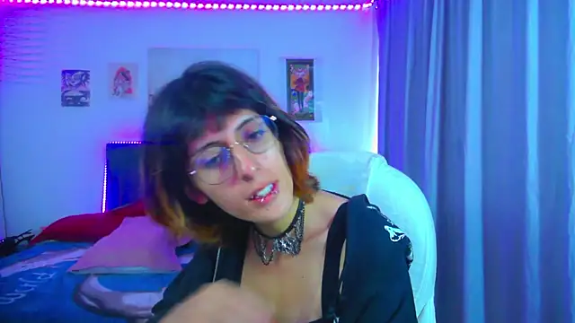 Snapshot of goth_minerva chatting on May 27, 1:30 pm goth minerva online show from May 27, 1:30 pm