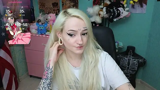 Snapshot of Manuela_unicorn chatting on June 12, 8:41 pm Manuela unicorn online show from June 12, 8:41 pm